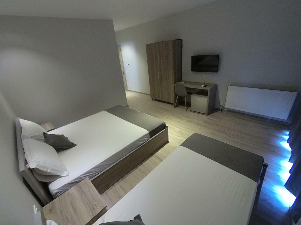Hotel Vila Nino Берат Екстер'єр фото