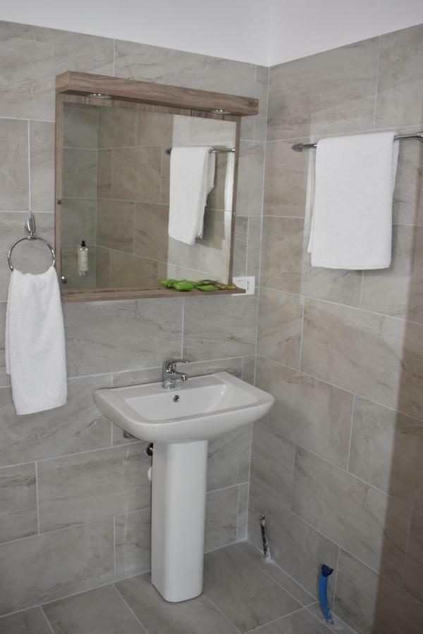 Hotel Vila Nino Берат Екстер'єр фото