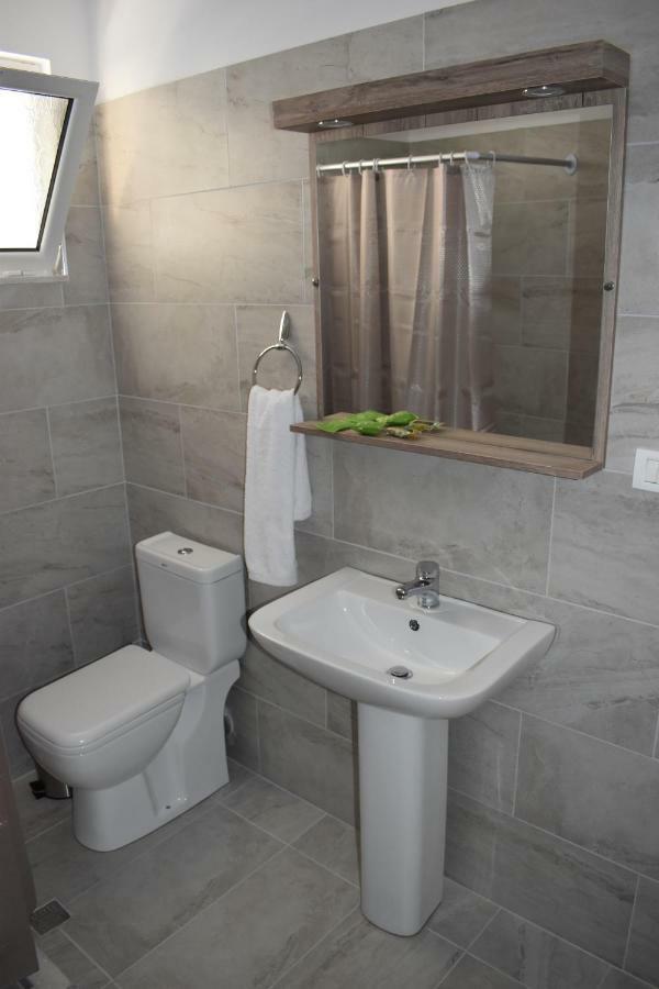 Hotel Vila Nino Берат Екстер'єр фото